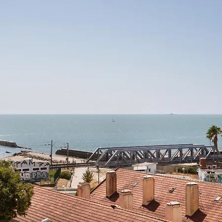 Seaside Family | Walk To The Beach, Caxias *