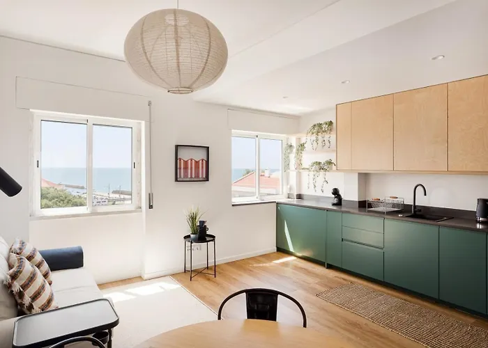 Seaside Family | Walk To The Beach, Caxias *